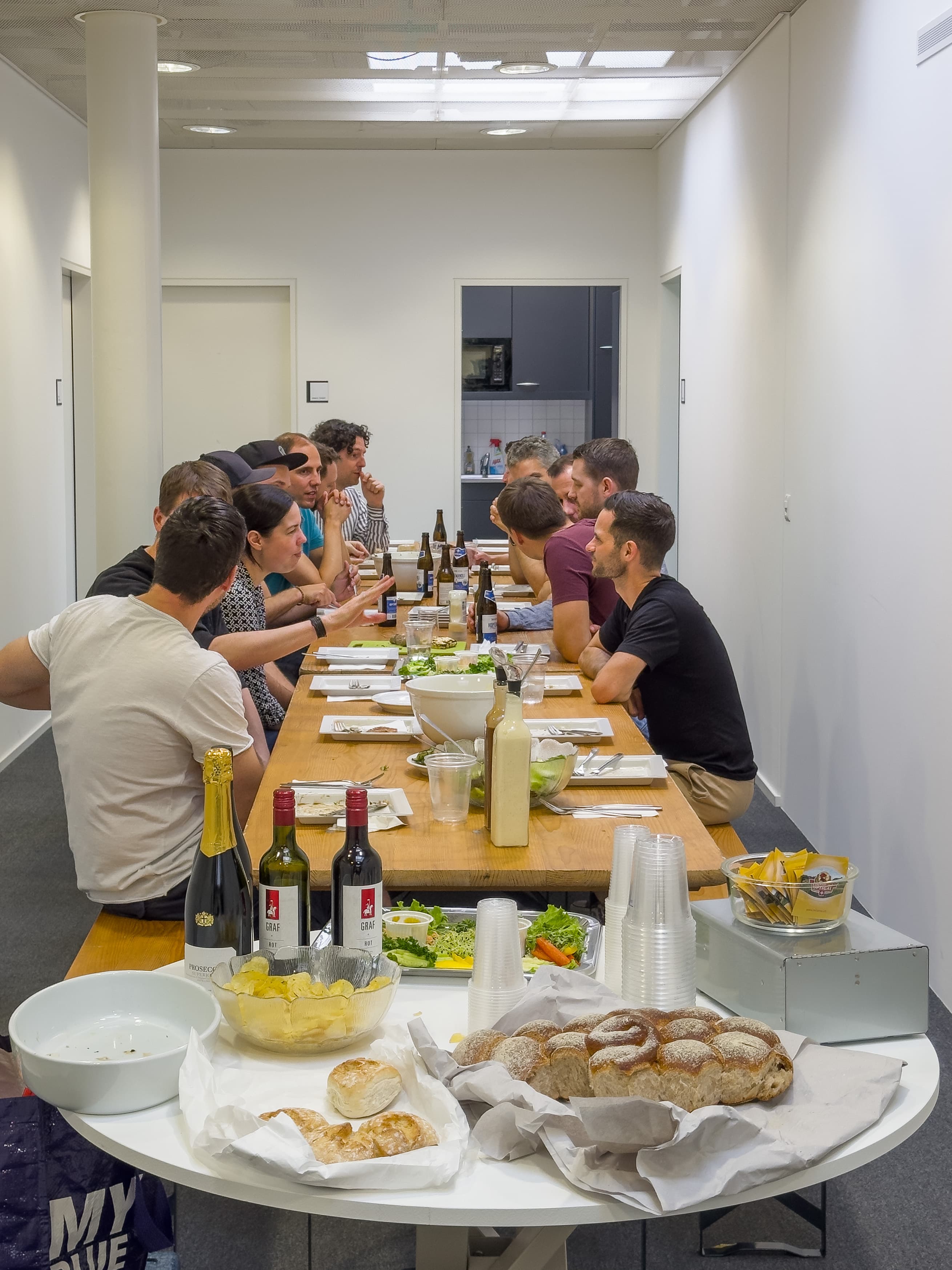 Nach dem Essen an der Grillparty von okto