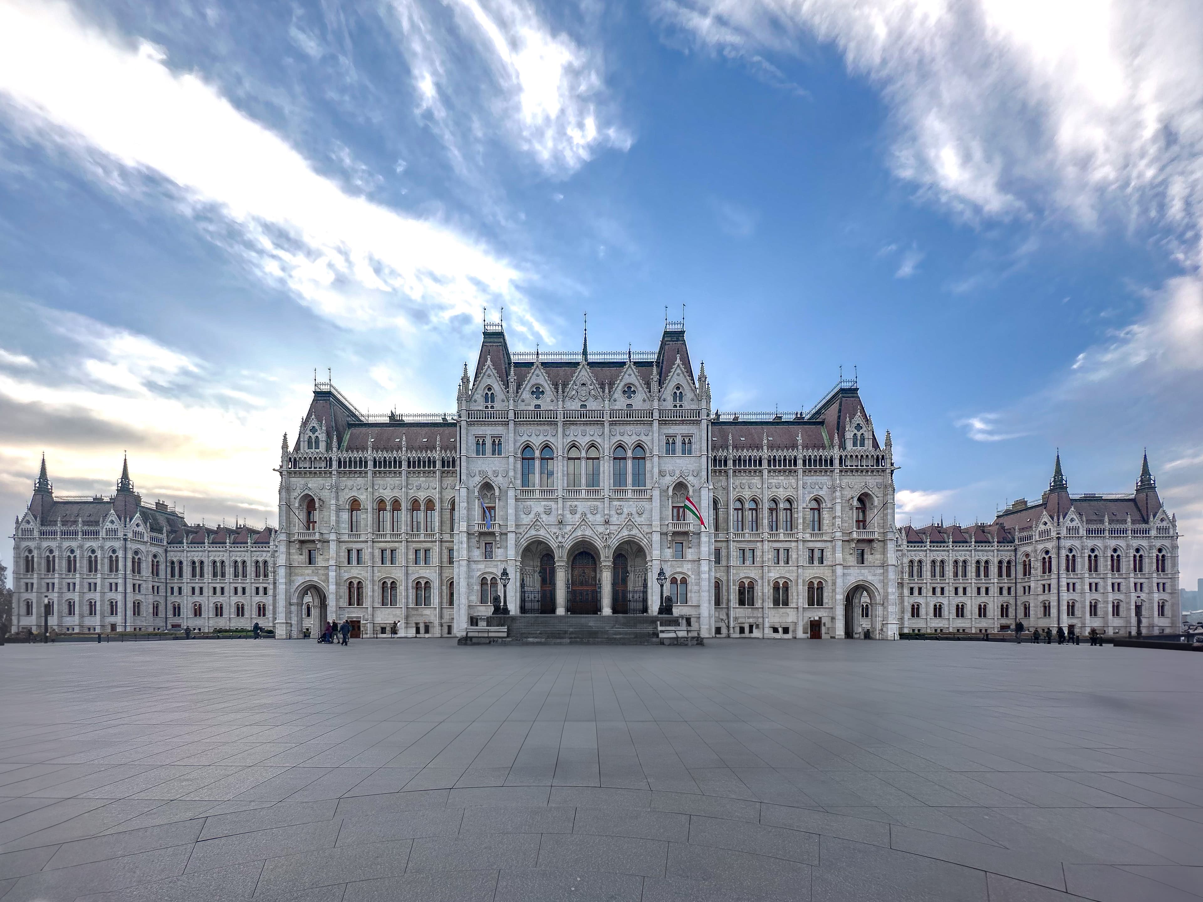 Parlamentsgebäude, Frontalansicht